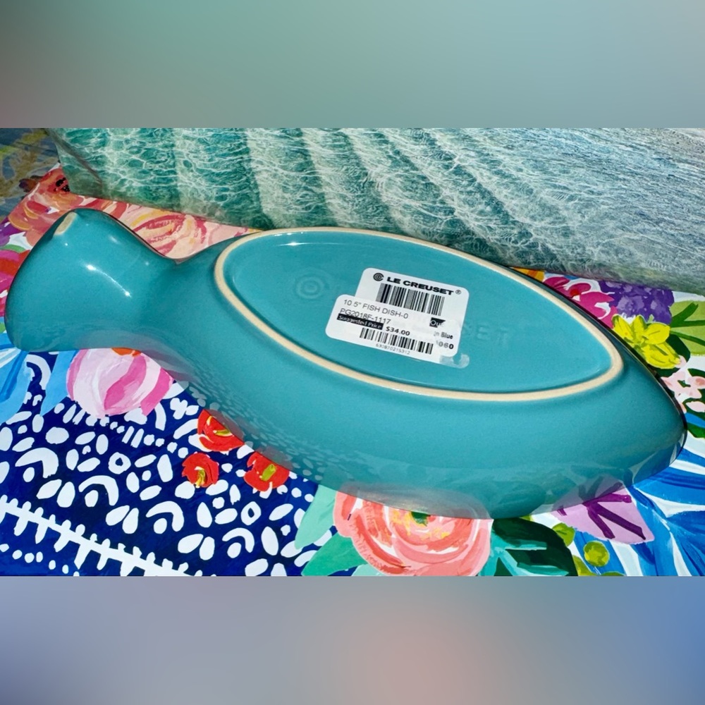 NWT NIB Le Creuset Caribbean Blue Medium Ceramic Stoneware Fish 🐠 Dish 10.5” - Picture 7 of 10